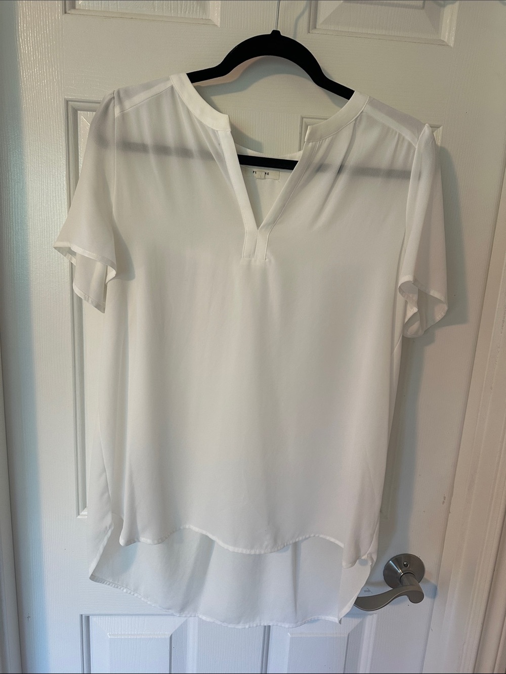 Pleione White Split Neck Flutter Sleeve Hi-Low Blouse
